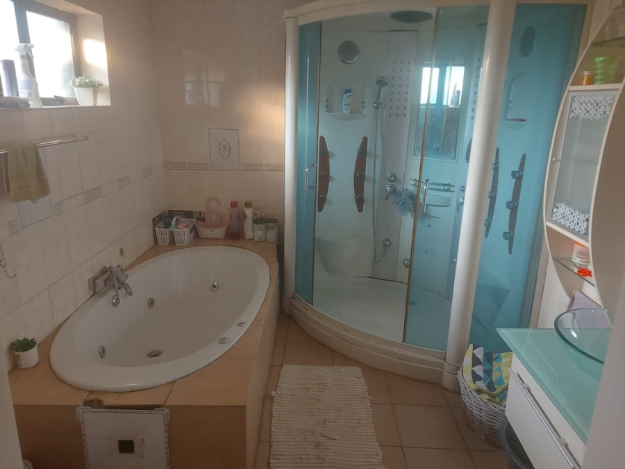 4 Bedroom Property for Sale in Oos Einde North West